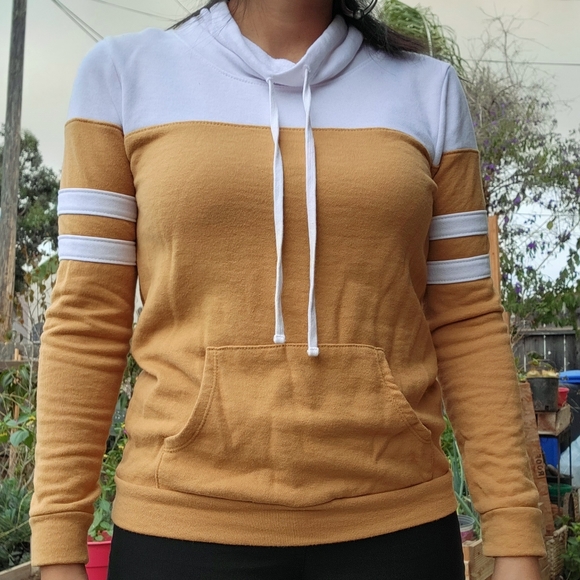 Sweater - Picture 2 of 3